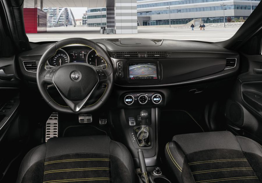 Торпедо Alfa Romeo Giulietta Veloce (940) 2019 года  (фото 13 из 25)